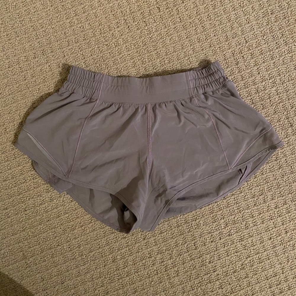 lululemon hotty hot short 2.5”